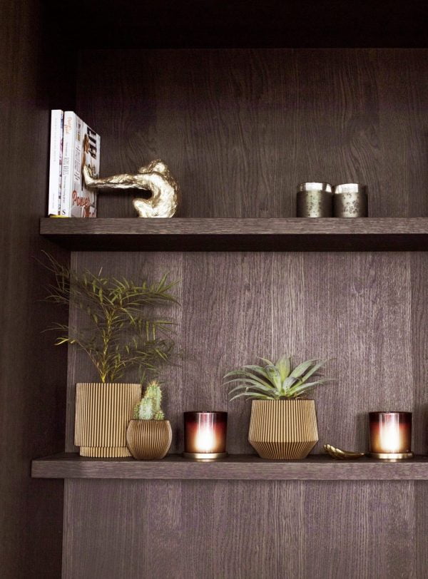 Capi mix and match black and gold in een kast